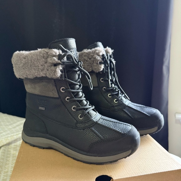 UGG Women's Adirondack III Black Snow Boots US 8 - Picture 1 of 6